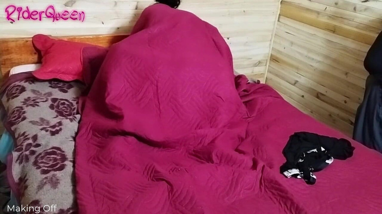 Riderqueen: Pokrytý misionář - paroháč manžel natáčí svou manželku s mladým šukačem