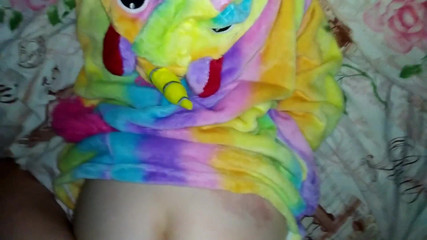 Taboo Room: 爸爸在她湿润的阴户里操了娇小的继女！