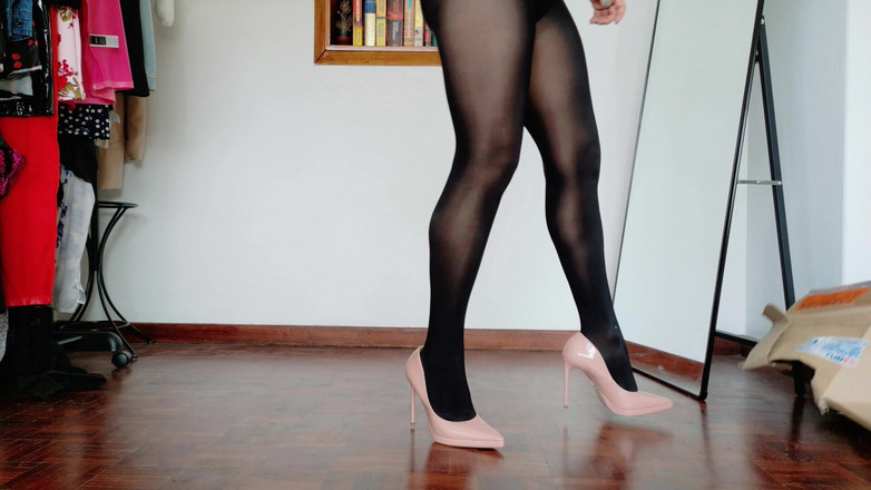 Kinky Lyrical: Niszczenie pudełek - w nylonowych i szpilkach