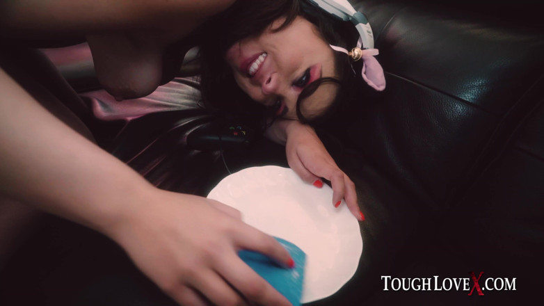 ToughLoveX: Sex dur. Fata pasionată de jocuri Nicole Sage este disciplinată