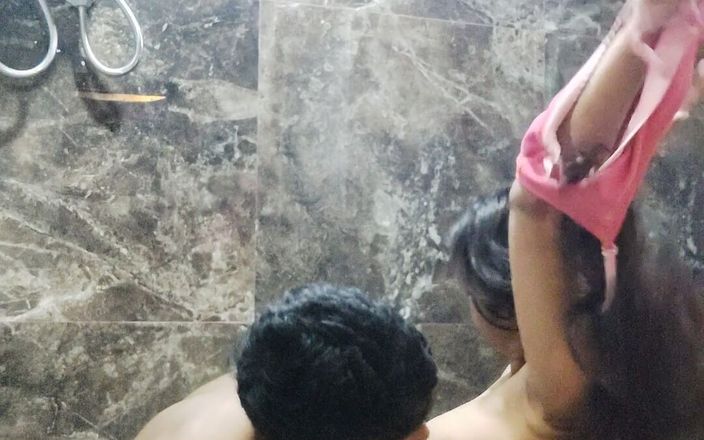 Lysa: College Girl Fucking Hard in Bathroom with Her Ex