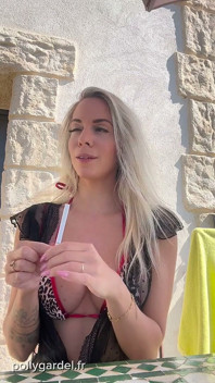 그는 자쿠지에서 내 입을 박는다, 폴리 가델 포르노 배우