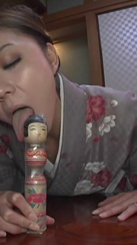 Kimono érotique : jeu d’insertion de Kokeshi -1