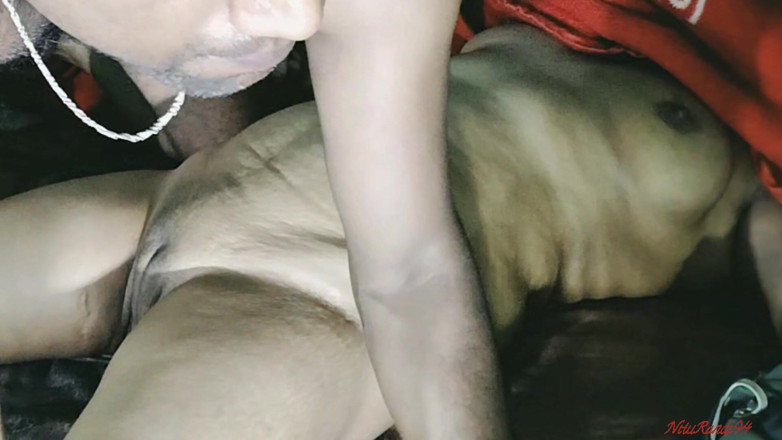 NituRandi94: Napalona Desi Bhabhi masaż ciała i jebanie