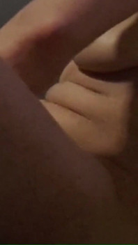 Aventure en solo 26 - une MILF excitée chevauche un gode
