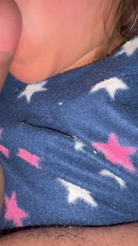 Moja pasierbica połyka moją spermę bez wymówek