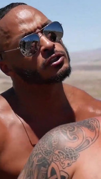 Negra Dillon Diaz barebacks Riley Mitchel