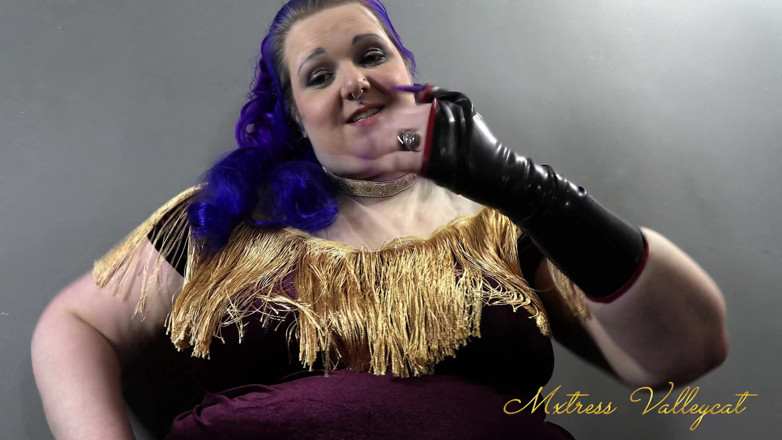 Mxtress Valleycat: Struggling with latex gloves