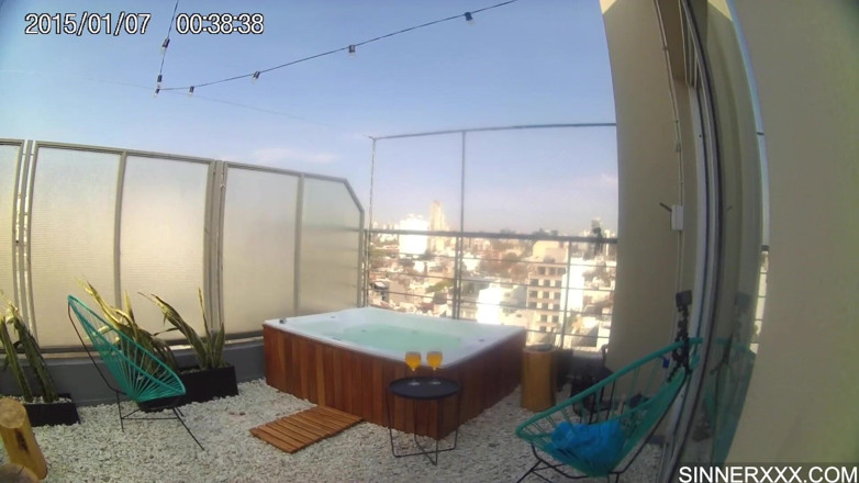 Sinners World: BTS cam - intensiv jacuzzi sex på taket