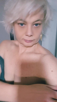 Adakah awak suka wanita matang? Nah, saya di sini