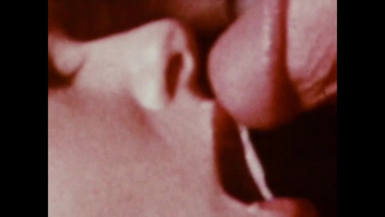 Vintage megastore: Pelacur menelan susu