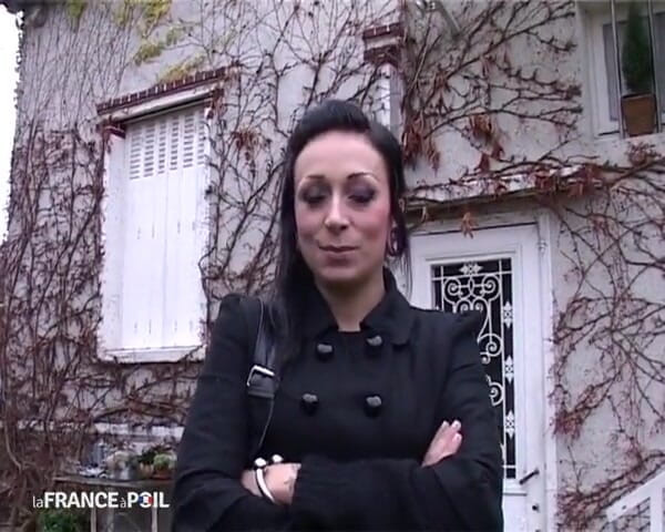 La France a Poil: Sexy menina emo de 27 anos gostaria de ser uma estrela...