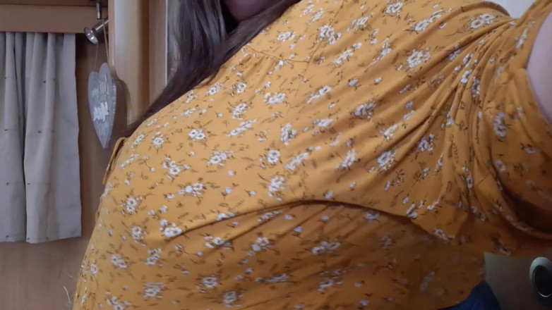 SSBBWLadyBrads: SSBBW vs kleine deur