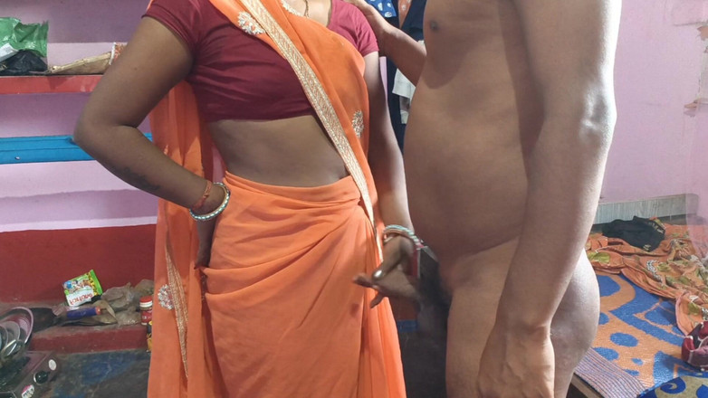 Sobha rani: 医院院长女士在丈夫不在的时候被医生操，印地语音频病毒手机拍摄