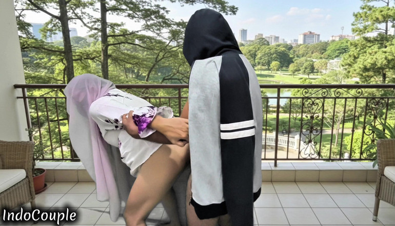 Indo Couple: Aldatmayı seven yaramaz tesettürlü evli kadın beni kampüs koridorunda karşıladı