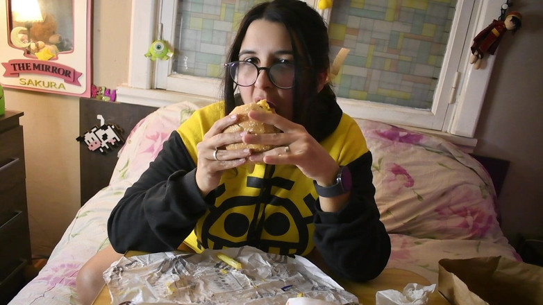 Bunny Looner: Joi honí na mě při lízání burgeru - Bunny Looner