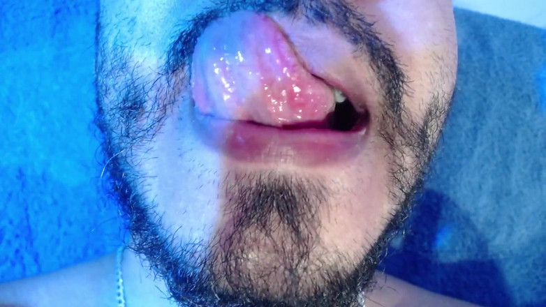 Tommhot: Nói chuyện tục tĩu và rên rỉ rất lớn - thủ...