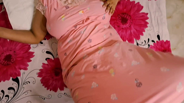 Banglasexycouple: Desi Massage Turns Into Real Moaning Sex!