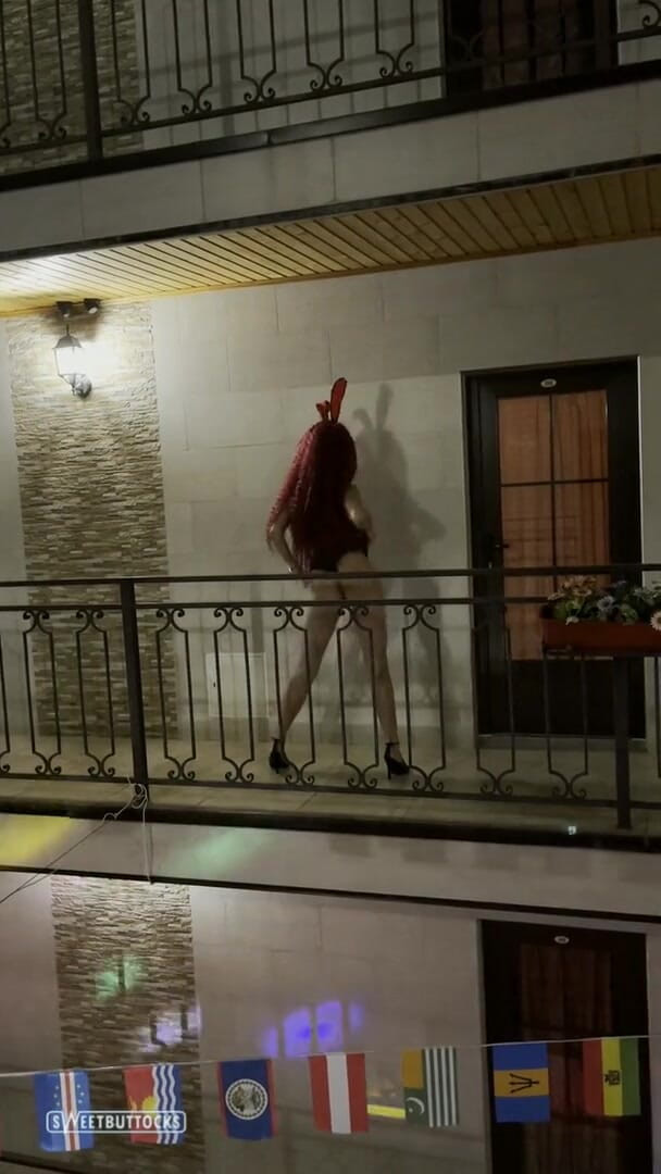 SweetButtocks: Balla nuda in hotel