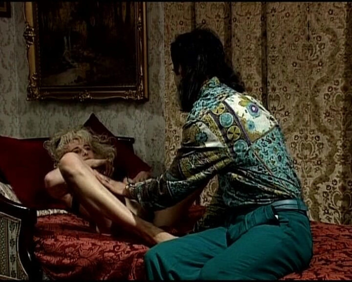 Deutscher hardcore: Almanya'dan mükemmel sarışın hatun sıkı deliğinden sikiliyor