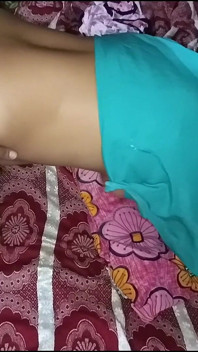 Indiana foi fodida por dois paus, uma banana e o outro pau