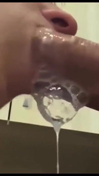 Shots of Sperm di tekak