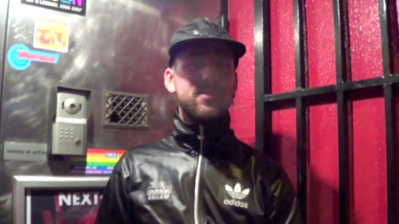 Gaybareback: Une bite XXL baise un jumelle gay