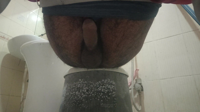 Brijesh 270: Podívejte se, jak se čůrák pomalu vztyčí.