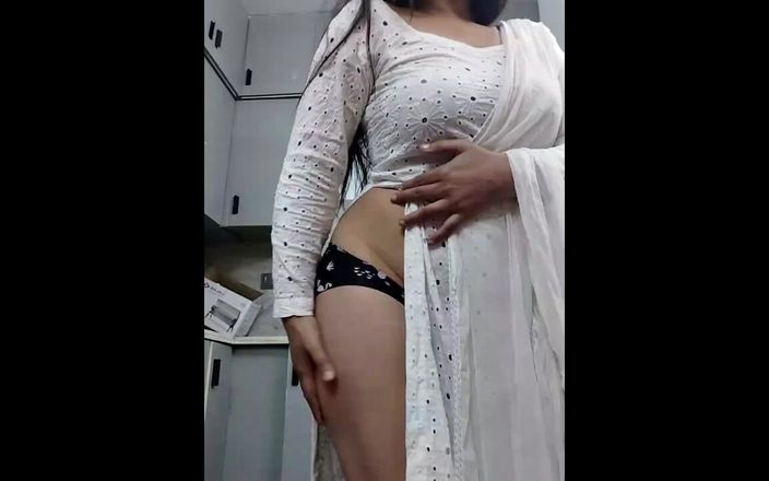 Indian Tubes: Flickvän visar sin kroppsdel.