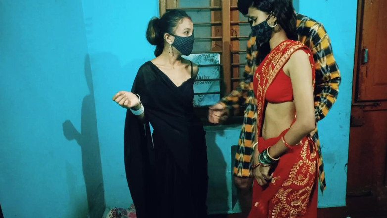 Hot_Monika: Twee Bhabhi neuken met stoute Devar voor harde seks, Bhabhi...