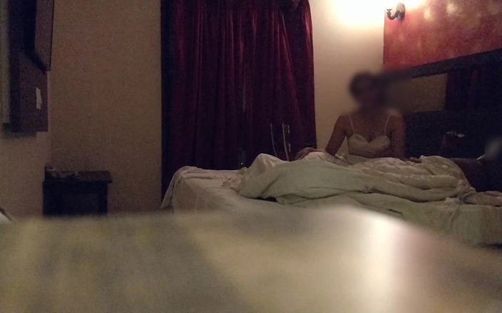 Trisha Hotness: Cam2_ lagi asik ngentot kontol besar sambil pakai kontol besar