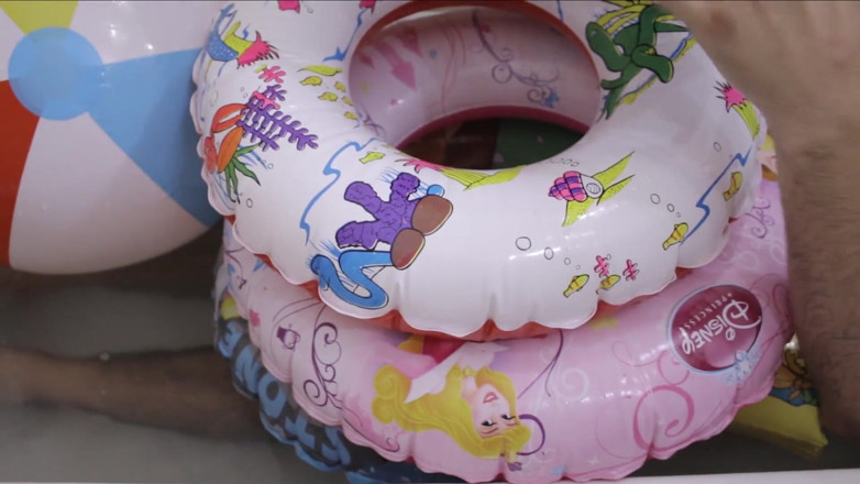 Inflatable Lovers: Bathroom with inflatables