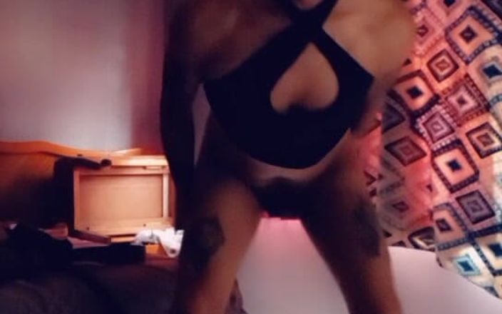 Heydimoon: Trans follando ella misma