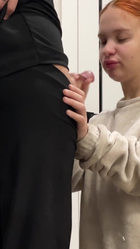 18살이 된 배다른 여동생의 가장 친한 친구가 POV 따먹히고 싶었어