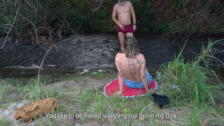 Victor SweetCoupleStories: झरने पर अजनबी के साथ मुठभेड़ सेक्स के साथ समाप्त होती है।