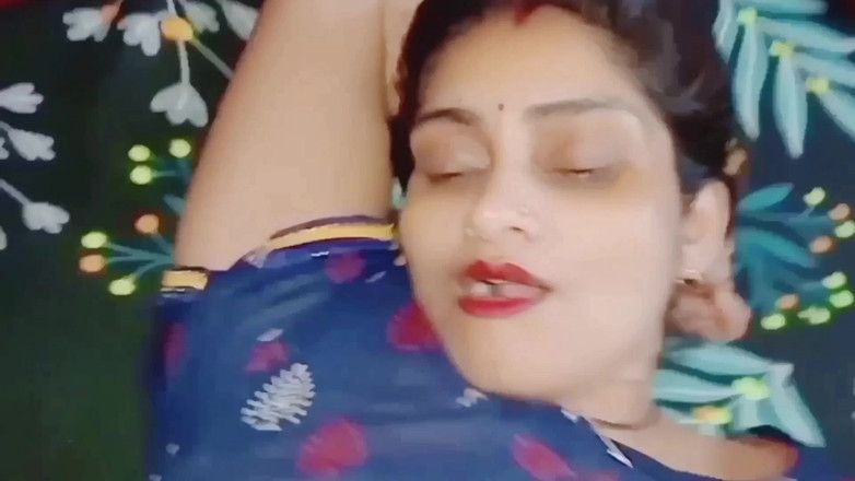 Village studio: 继兄弟通过舔她的阴户给他的继妹终极快乐