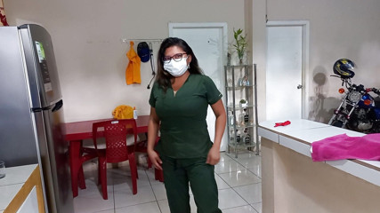 Martin13: Một bệnh nhân mời tôi đến nhà anh ấy để thưởng thức một...