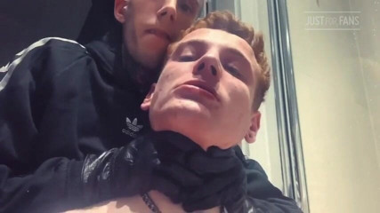 Claude Nikotine: Twink і master - приниження в туалеті