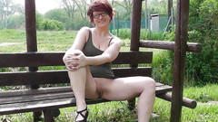 Popp Sylvie: Kouření na autobusové zastávce