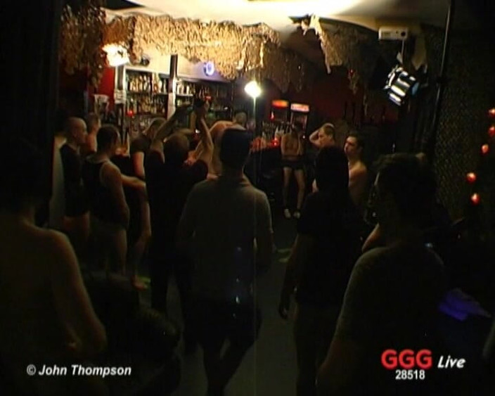 GGG John Thompson OLD STYLE: Ggg - den blonda bomben Sandra Star blir gruppknullad i en...