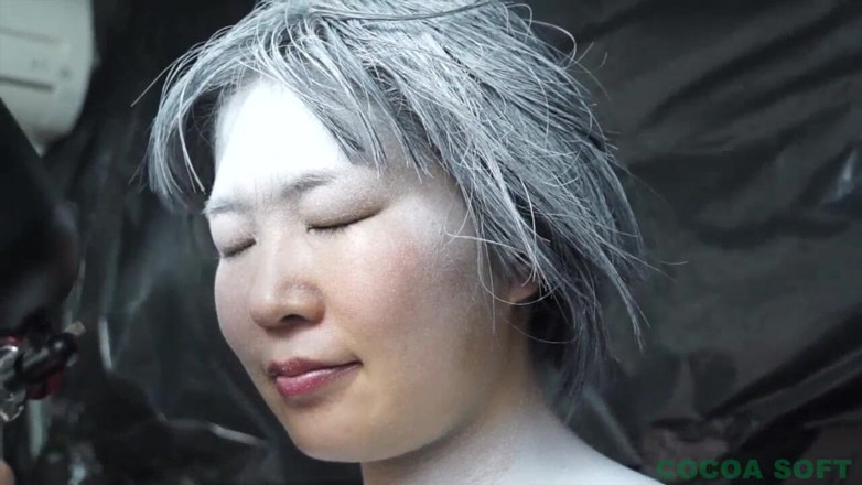 Cocoa Soft: Vit färg på det söta asiatiska ansiktet och kroppen