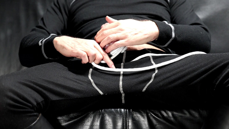 Boototternl: Papà gioca con gli stivali di pelle della polizia sul...