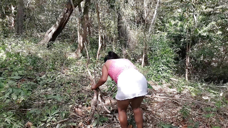 Marys: Svázaná a venku majitel mě najde a šuká mě