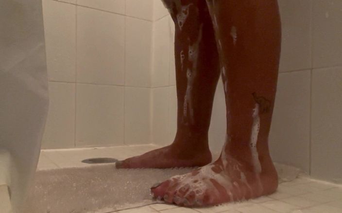 Baby Soles: Mengapa awak menyelinap untuk menonton saya mandi?