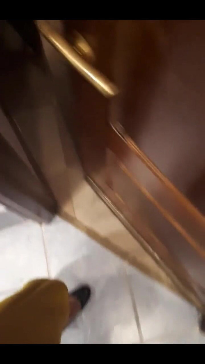 FrauleinP: 오늘 오줌 싸는 기회를 얻지 못했기 때문에 Imy Bladder가 터져 나오네