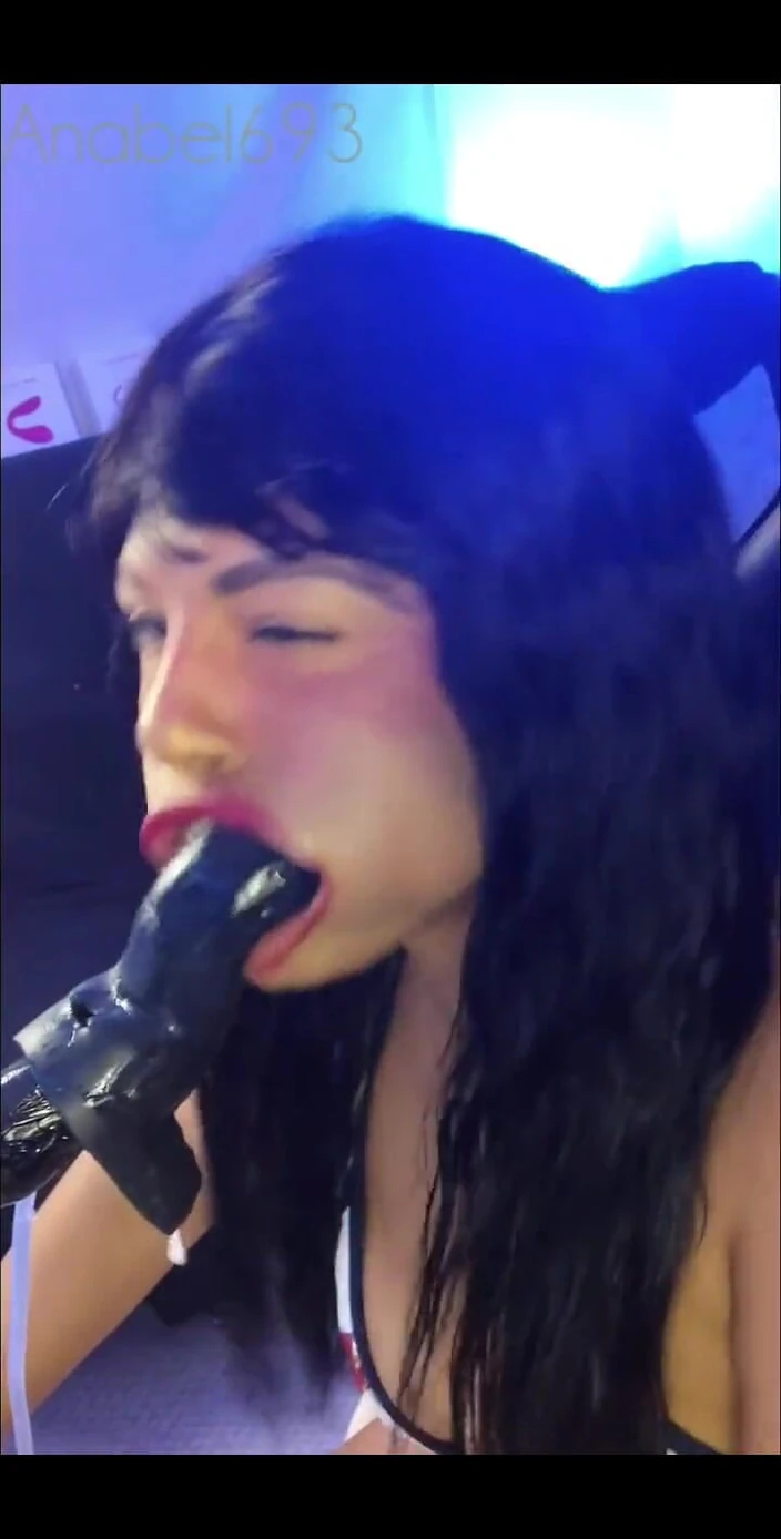 Anabel 693: Je te suce la bite, papa