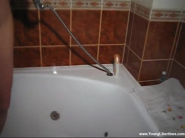 Young Libertines: Bienvenido a mi bañera