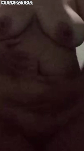 Claraidn: Ahhhhhhh – sayang datang ke sini, saya sangat miang menjilat puting...