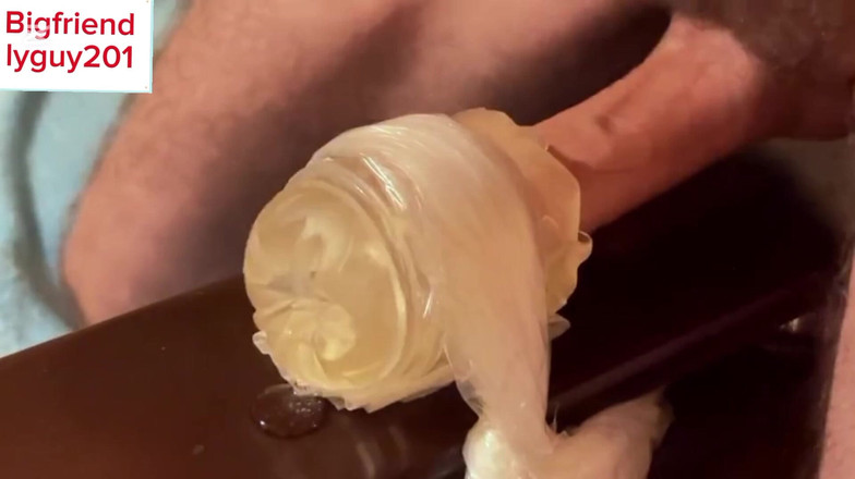 Bigbadfriendlyguy: Cewek bahenol ini lagi asik ngentot dildo sampai dicrot di...