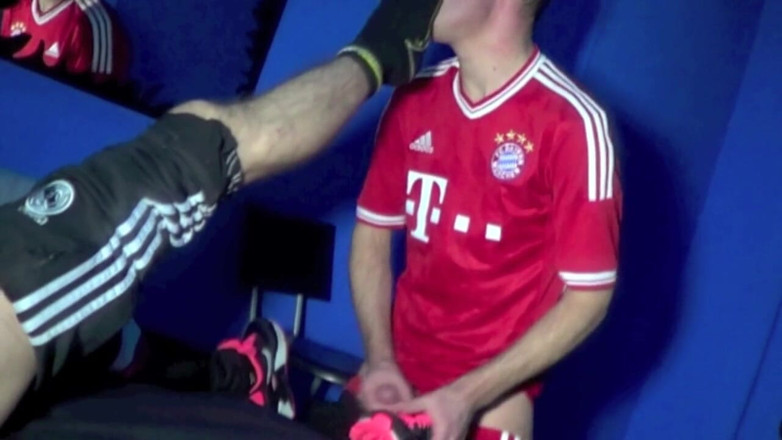 Sneaker gay: Dziwka przejebane kup Tiago i jego dildo w trampkach i...